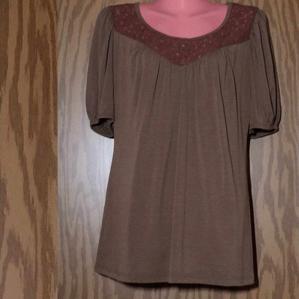Size Large Brown Lace Trim Short Sleeve Top